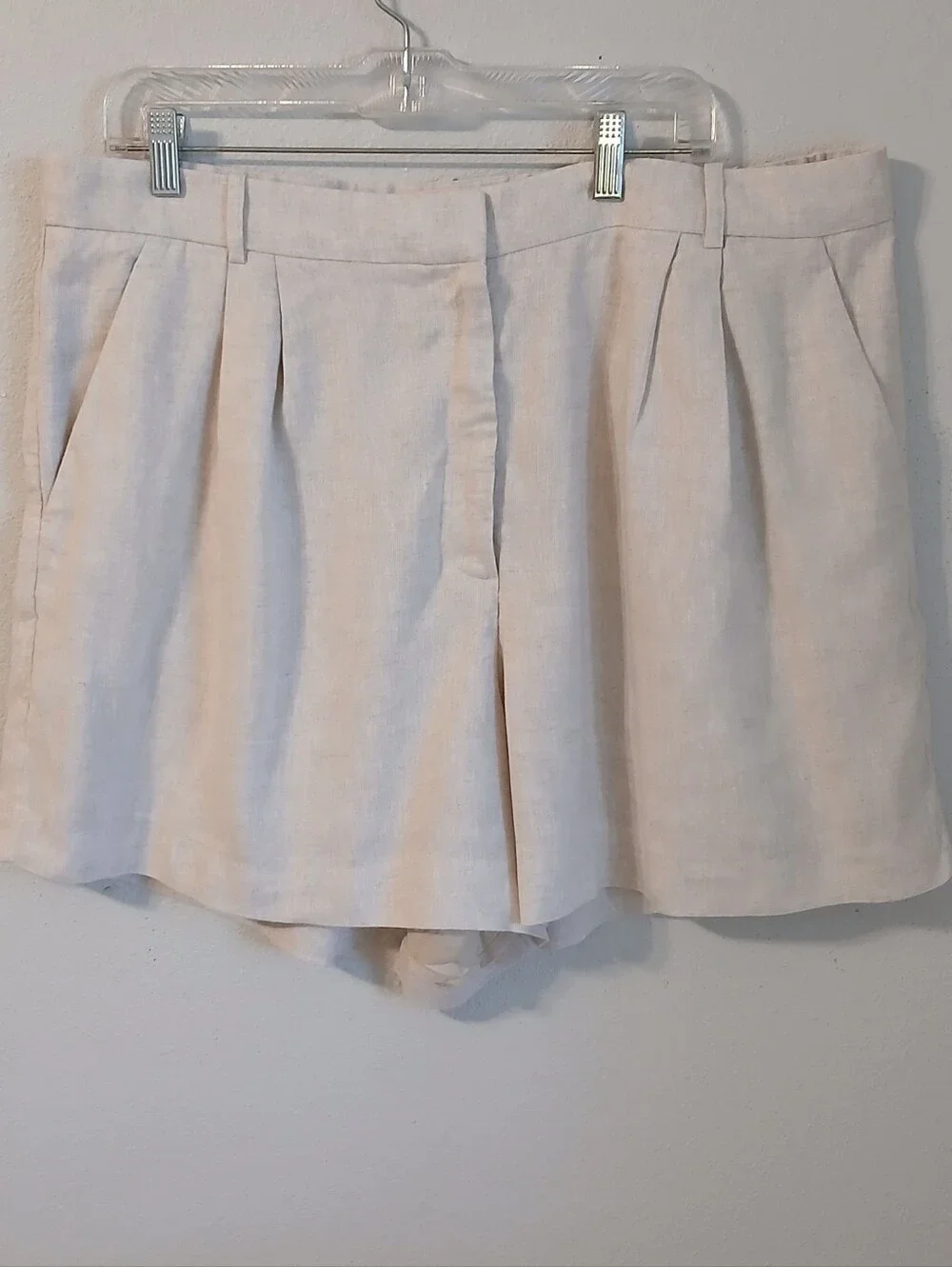 Abercrombie & Fitch Cream High-Rise Pleated Linen-Blend Shorts Size 18